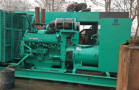 丰台发电机组如何判断水冷式机油散热器内部是否需要清洗？